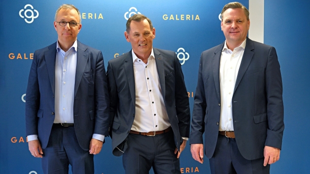 Investorenkonsortium will Galeria als Ganzes erhalten und mehr als 70 Filialen übernehmen - v.l.: Insolvenzverwalter Stefan Denkhaus, Investor Bernd Beetz und Galeria-CEO Olivier Van den Bossche - Quelle: Galeria Karstadt Kaufhof